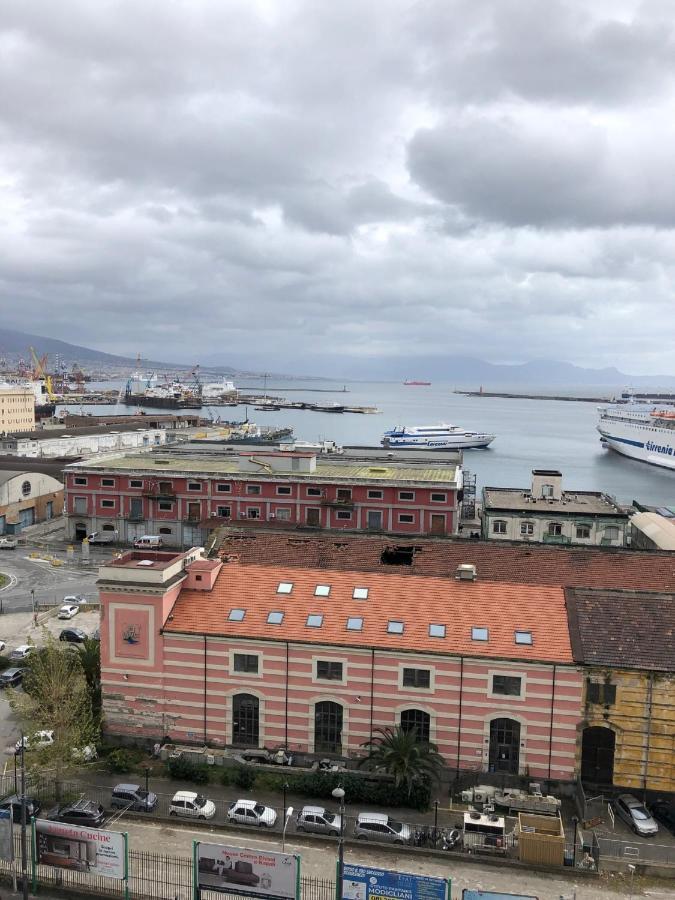 Marina Sky 8 Deluxe * Napels