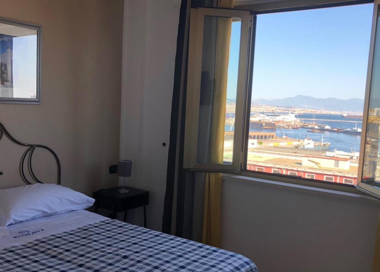 Marina Sky 8 Deluxe * Napels