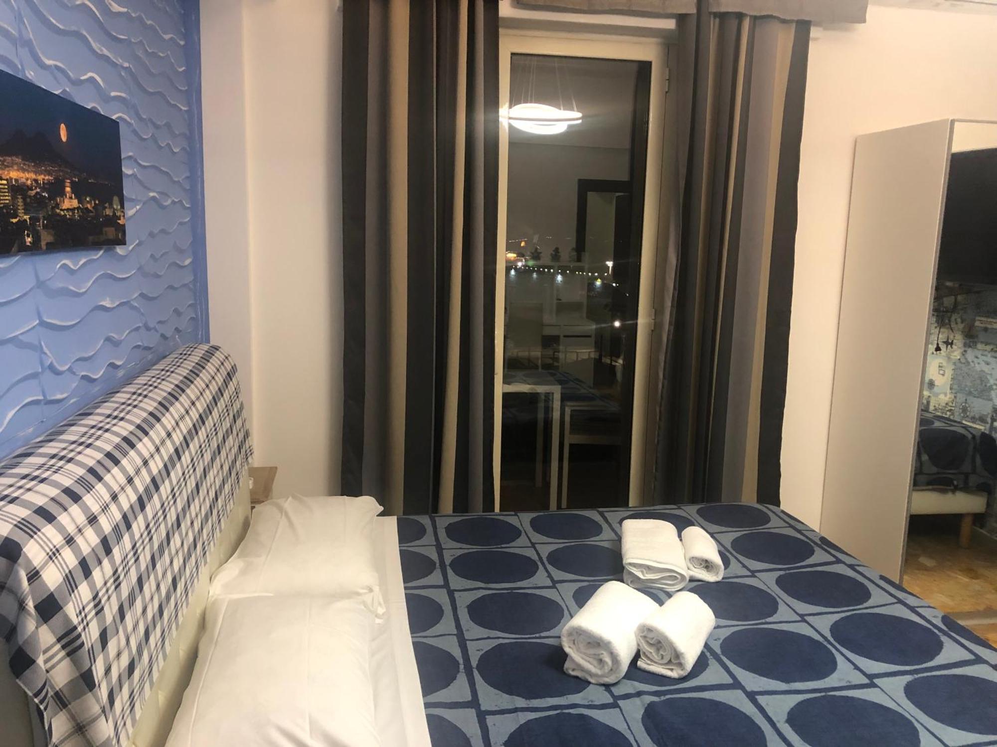 Marina Sky 8 Deluxe * Napels